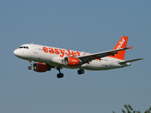 easyJet G-EZTS Airbus A320-214