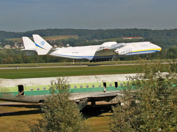 Antonov An-225 Mrija UR-82060